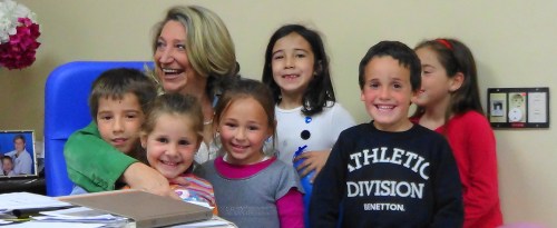 Trinidad Herrera con los más pequeños de Todo Teatro