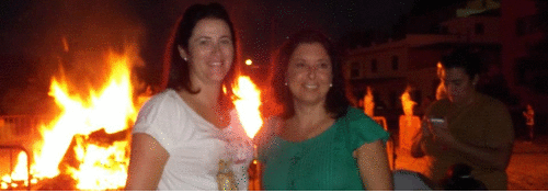 María del Carmen Reinoso y María del Mar Medina, concejalas de Bienestar Social y Fiestas, respectivamente, participaron de la fiesta de "Las Candelarias" , en el barrio de Torrecuevas