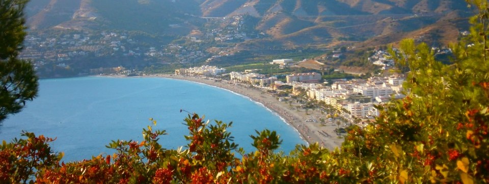 Vista parcial de La Herradura y de su bahía