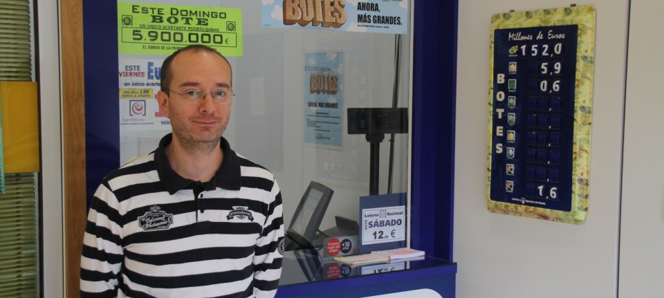 Eestablecimiento de loterías 36845, situado en la calle Mariana Pineda, edificio Terrazas del Mar II, y regentado por Gabriel Lirola Maturana