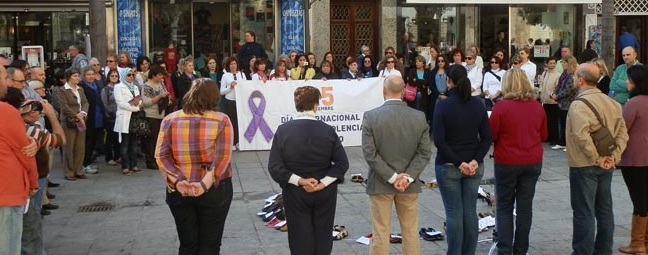 Almuñécar conmemoro el Día Internacional Contra la Violencia de Género con la lectura de un manifiesto y una marcha