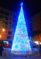 Árbol de Navidad situado en la Plaza Madrid