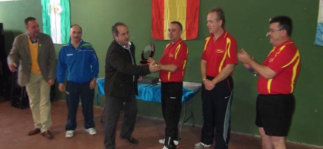 El CD Veteranos Tenis de Mesa de Almuñécar se proclama campeón del Torneo Vegas del Genil. El equipo almuñequero se presentó con dos equipos clasificándose como primeros y sextos respectivamente