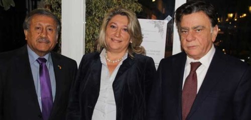 La alcaldesa de Almuñécar, Trinidad Herrera, con los embajadores de Palestina en España (izq. de la foto), Musa Amer Odeh, e Italia (dch. de la foto), Sabri Ateyeh