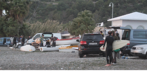 Concentración de surfistas en la playa de La Herradura