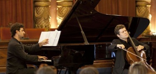 Juventudes Musicales de Almuñécar comienza el año 2013 con un concierto de violonchelo y piano protagonizado por los músicos malagueños, Trino Zurita y Antonio Simón. Concierto de violonchelo y piano por Trino Zurita y Antonio Simón