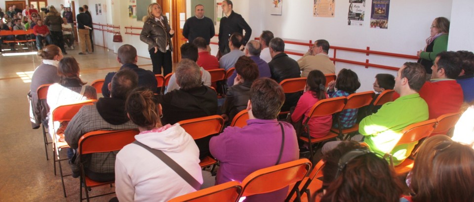 El Mercado de Almuñécar tendrá que ser demolido en parte o en su totalidad para solventar los problemas en su estructura. Así lo expusieron a los comerciantes adjudicatarios la alcaldesa, Trinidad Herrera, y el concejal de Urbanismo y Comercio, José Manuel Fernández El Mercado de Almuñécar tendrá que ser demolido en parte o en su totalidad para solventar los problemas en su estructura