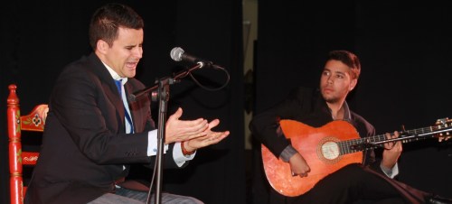 Juan Pinilla puso al público en pie en Almuñécar con un bello recital flamenco Juan Pinilla puso al público en pie en Almuñécar con un bello recital flamenco