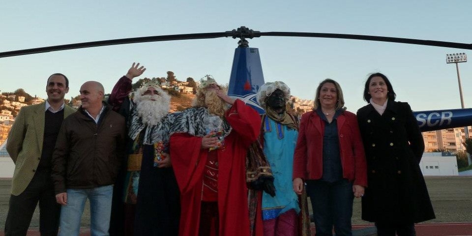 SS MM los Reyes Magos han llegado a Almuñécar por el cielo