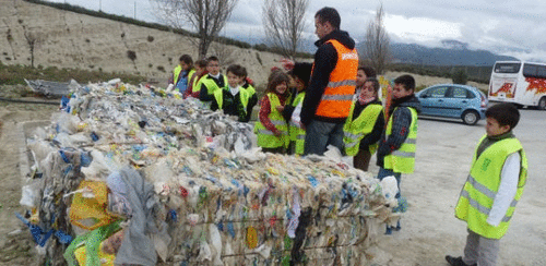 Alumnos del Colegio de Torrecuevas visitaron la planta de residuos de Alhendín invitados por la Concejalía de Medio Ambiente Alumnos del Colegio de Torrecuevas visitaron la planta de residuos de Alhendín invitados por la Concejalía de Medio Ambiente