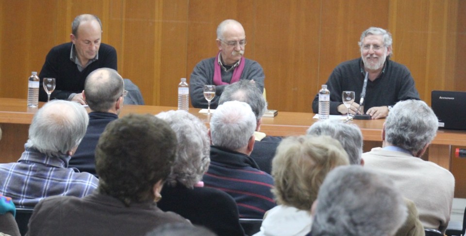Andrés Cárdenas presentó su última novela “Luna de Octubre”