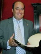 El cofrade y edil granadino Juan García Montero dará el pregón de la Semana Santa de Almuñécar 2013