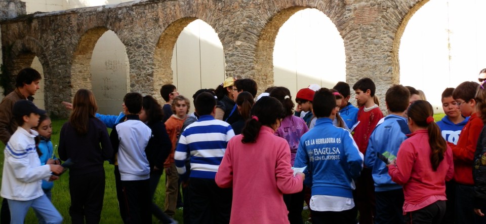 Los alumnos del CEIP Las Gaviotas se convirtieron en ciudadanos de la antigua Sexi por un día