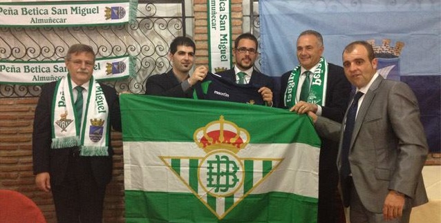 Rafael Gordillo celebró con la Peña Bética de San Miguel de Almuñécar  el decimosexto aniversario