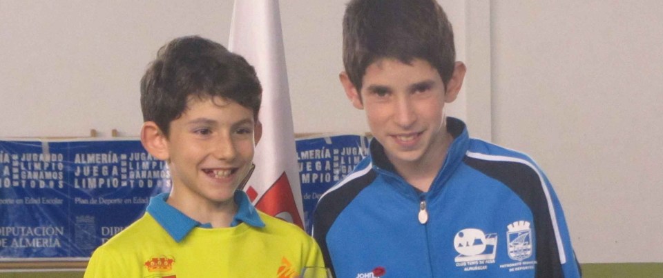 Adrián Antequera, subcampeón de España de tenis de mesa por equipos
