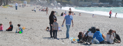 Buen tiempo y afluencia a las playas sexitanas