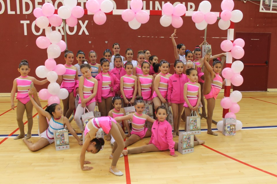 GIMNASTAS ESCUELA ALMJÑECAR EN TORROX