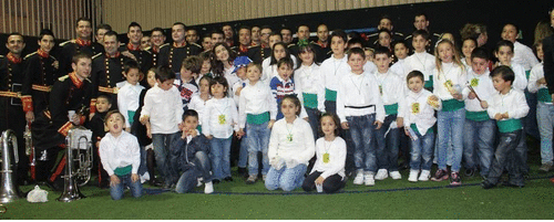 La cofradía infantil “Los Macarenos” procesionó por las calles sexitanas