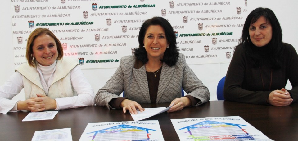 María del Carmen Reinoso presenta la Escuela de Padres