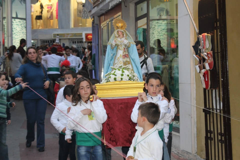 TRONO INFAINTIL LOS MACARENOS ALMUÑECAR