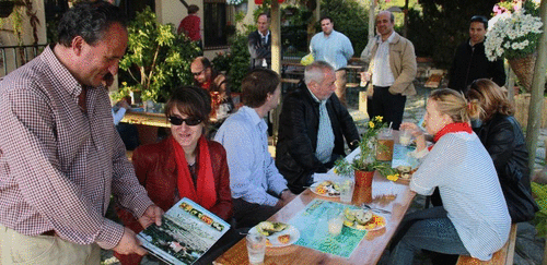 Una decena de agentes de viajes de turismo agrícola visitan Almuñécar para conocer los frutos subtropicales