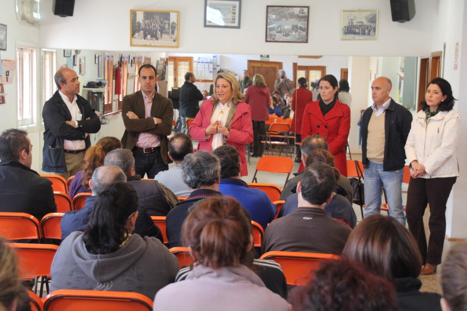 ALCALDESA Y CONCEJALES  SE REUNIERON COMECIANTES MERCADO ALMUÑECAR 13