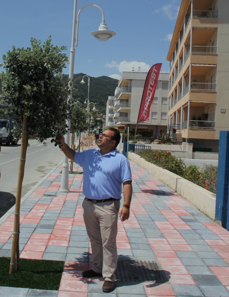 La Herradura mejora la ornamentación e iluminacion de varias vías urbanas II