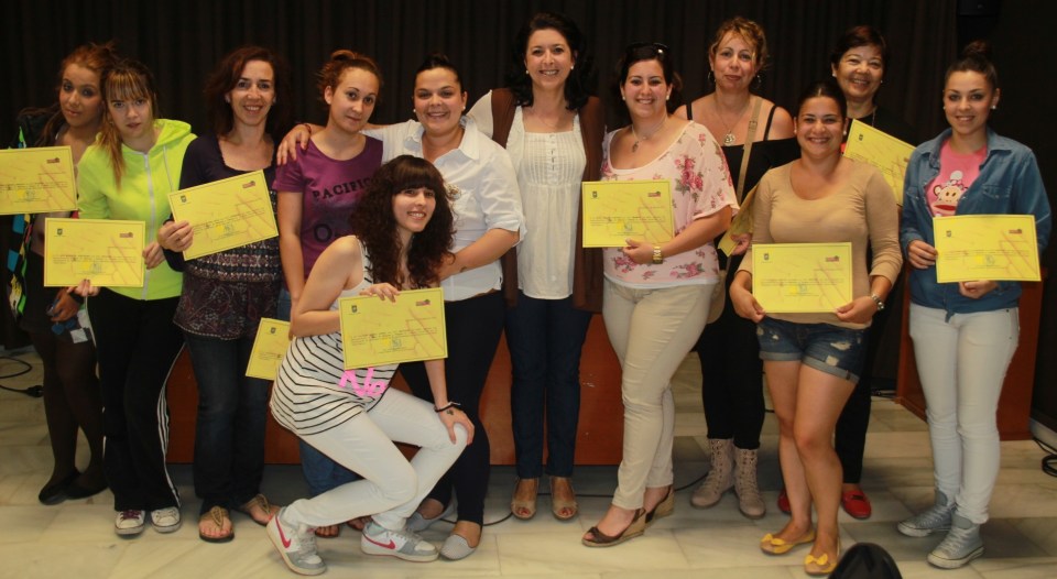 Catorce jovenes participaron en un curso de Manicura y Pedicura