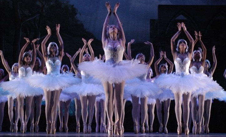 El Lago de los Cisnes de Tchaikovsky llega este fin de semana a Almuñécar. El Lago de los Cisnes de Tchaikovsky llega este fin de semana a Almuñécar