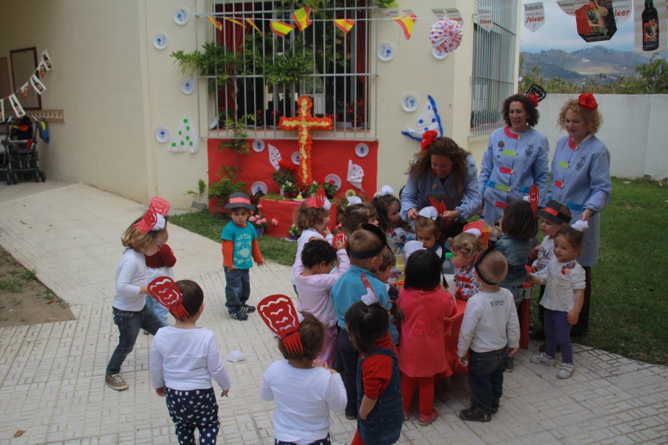 La fiesta de la Cruz se vive en Almuñécar desde los Centros Infantiles Municipales 2
