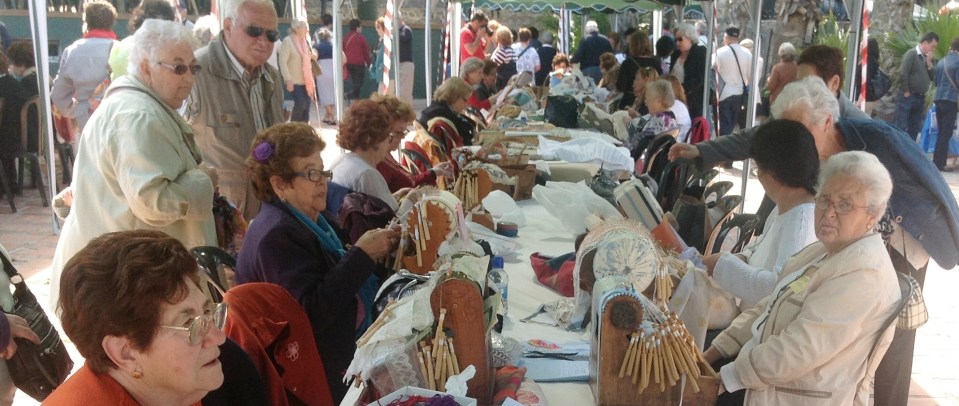 Más de medio millar de personas han participado en  X Encuentro de Bolillos de Almuñécar