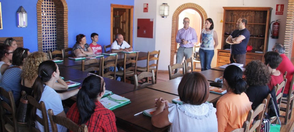 Casi una veintena de sexitanos se forman en un curso sobre tapas