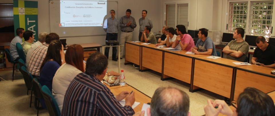 El Colegio Oficial de Aparejadores y Arquitectos Técnicos de Granada celebra en Almuñécar un curso sobre Certificación Energética de Edificios