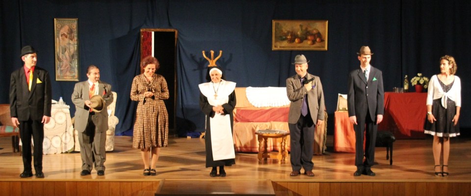 El grupo teatral 7 D 7 presentó la obra “Melocotón en Almíbar”