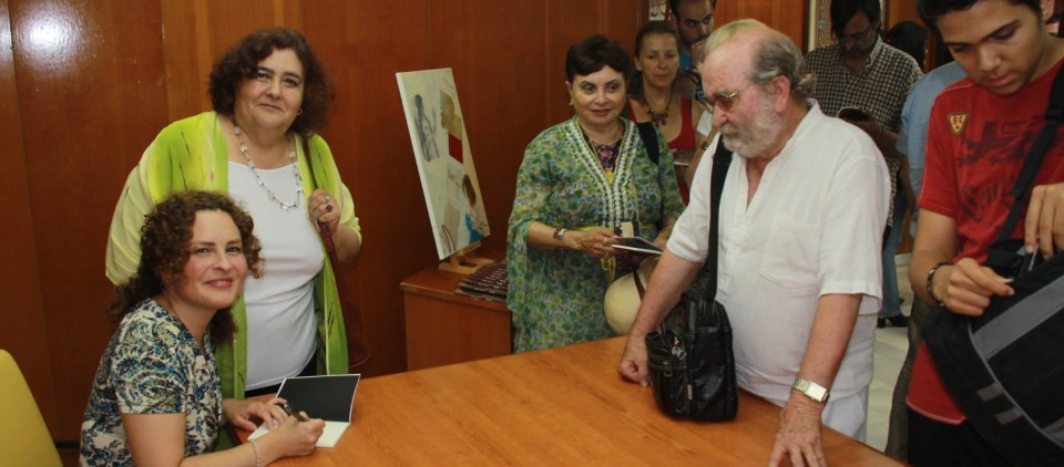 Marina Tapia presenta “50 mujeres desnudas” y ofrece un recital poetico