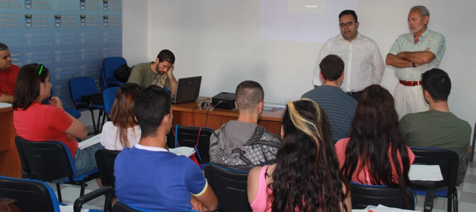 Protección Civil de Almuñécar forma a una decena de voluntarios