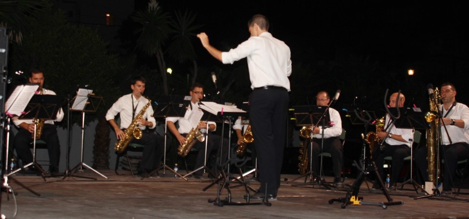 La Ensemble de Saxofones Alcazaba de Málaga dedicó el concierto de La Herradura a las víctimas del accidente de tren en Galicia