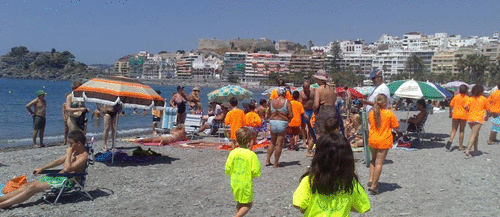 El Ayuntamiento de Almuñécar lleva la campaña de concienciación y limpieza a las playas a través de las escuelas de verano