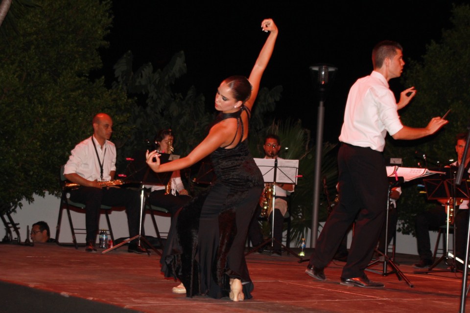 La Ensemble de Saxofones Alcazaba de Málaga dedicó el concierto de La Herradura a las víctimas del accidente de tren en Galicia