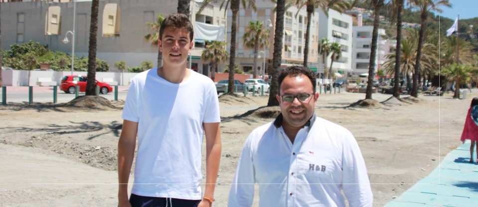 Finalizan los trabajos de desmonte y limpieza de la plaza de las maderas de la playa de La Herradura