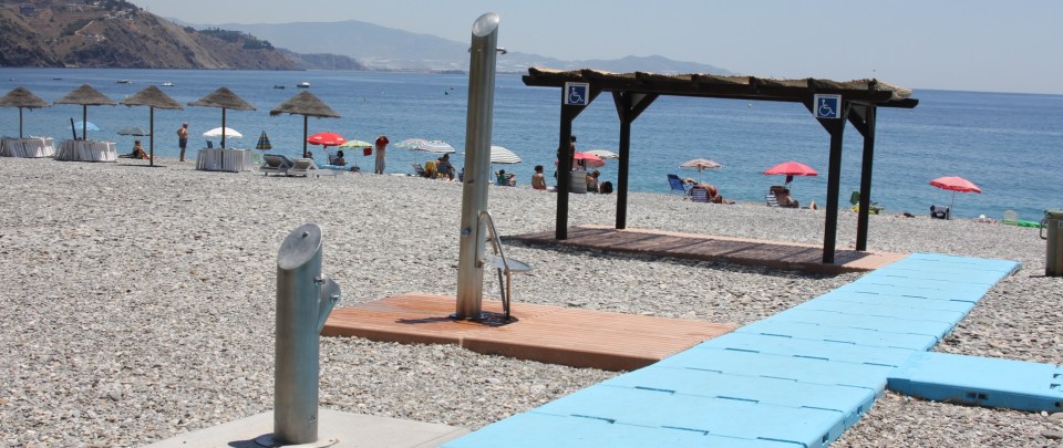 Las playas de Velilla y Puerta del Mar auditadas para la Q de calidad