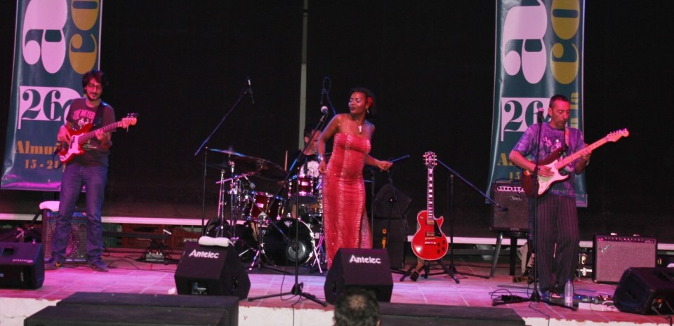 Lito Blues Band con Suzette Moncrief triunfaron en La Herradura Lito Blues Band con Suzette Moncrief triunfaron con su actuación en La Herradura