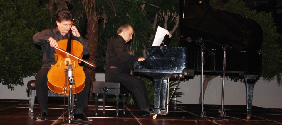 Los clásicos populares de España y Rusia sonaron en el Castillo de La Herradura