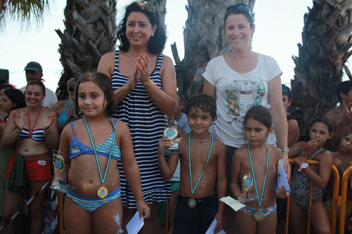 Mucha diversión en la mañana festiva del Día del Niño Mucha diversión en la mañana festiva del Día del Niño