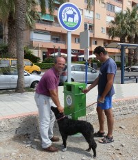 El Ayuntamiento instala papeleras para excrementos caninos