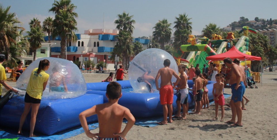 La diversión acuática destaca en las fiestas de Almuñécar