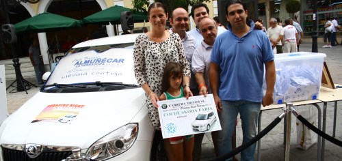 Sorteado públicamente un coche entre los participantes de la Shopping Night Almuñécar