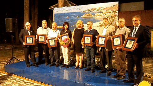 Almuñécar rindió homenaje a varios profesionales del sector turístico Almuñécar rindió homenaje a varios profesionales del sector turístico