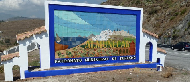 Del terracota africano al blanco y azul andaluz Del terracota africano al blanco y azul andaluz