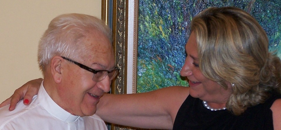 Don Eugenio, tras 30 años de servicio, es homenajeado por su feligreses